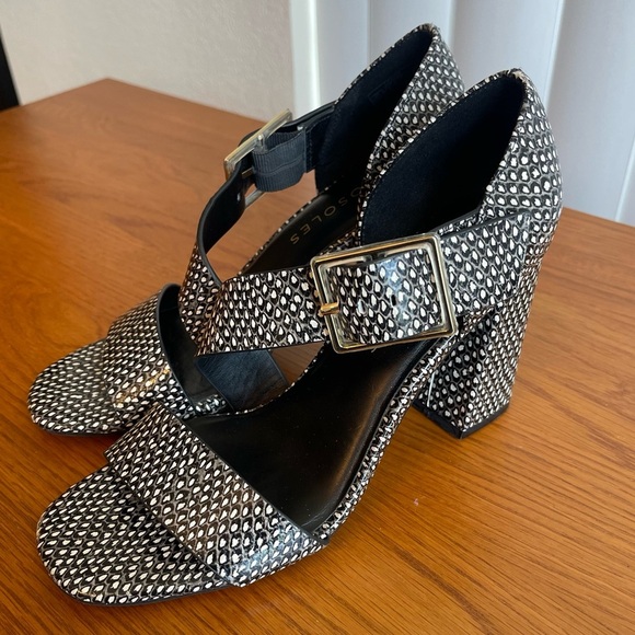 AEROSOLES Shoes - Aerosoles Lenox Block Heel Sandals Black/Bone Snake Size 6.5
